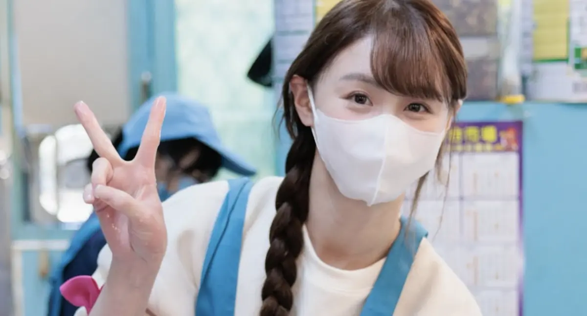 ▲啦啦隊女神短今今（31）日在社群上宣布自己改行當「餐廳洗碗小妹」，一天工時超過9小時，讓不少網友嚇壞，不過短今隨後也表示自己只是在家中餐廳幫忙，更祭出餐廳店址，幫自家餐廳宣傳。（圖／IG sammie_923）