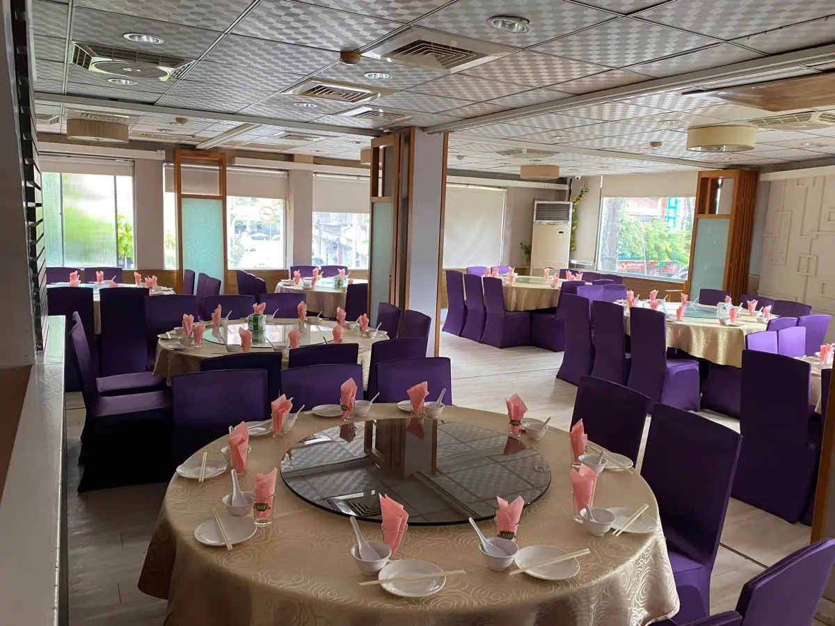 ▲「北雲餐廳」總店傳出有民眾在除夕夜吃圍爐餐，結果發生上吐下瀉，引起地方社團熱議，至少20人有類似症狀、7人就醫。不僅臉書粉專有多人留言，Google也湧入多人留一星負評，並提到蝦子不新鮮。（圖／取自北雲餐廳臉書）