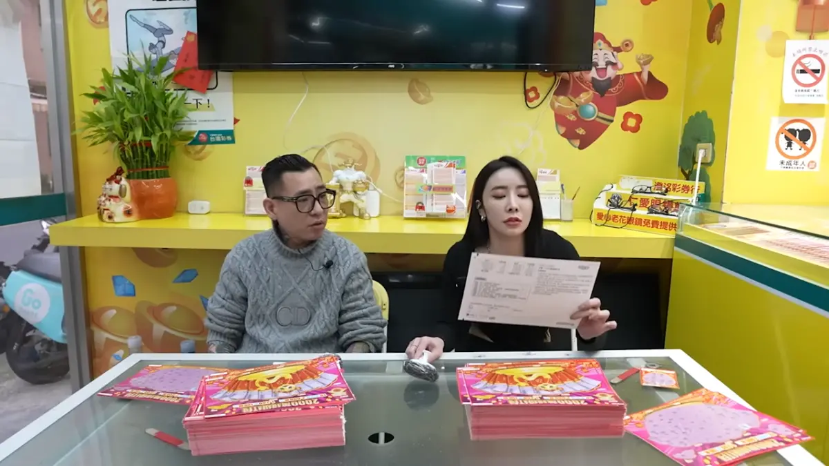 ▲YouTuber「蹦闆」今年也按照慣例，斥資百萬元購買了494張2千元刮刮樂。（圖／翻攝YT@蹦闆）