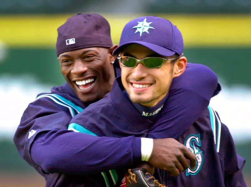 ▲鈴木一朗昔日西雅圖水手隊的隊友Mike Cameron（圖左）在美國媒體上爆料，稱一朗的跳舞節奏感相當差，甚至直言：「簡直是世界上最差的！」（圖／美聯社／達志影像）