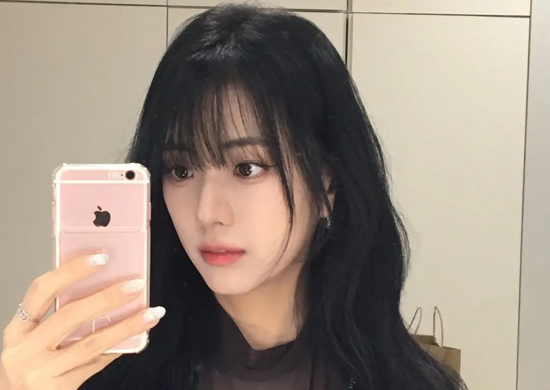 ▲BLACKPINK成員Jisoo（金智秀）的姊姊金智潤（如圖）也是美女一枚，還當過空姐。（圖／金智潤IG）