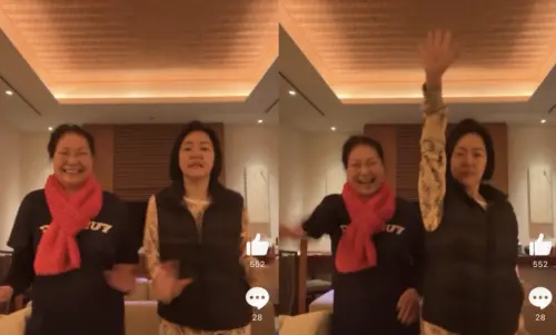 小S揪媽媽跳肯洽那。(圖/翻攝自微博) ▲小S揪媽媽跳肯洽那。(圖/翻攝自微博)