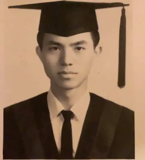 ▲林葉亭父親畢業照（上圖）、早年和家人合照。（圖／林葉亭臉書）