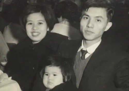 ▲▼林葉亭父親畢業照（上圖）、早年和家人合照。（圖／林葉亭臉書）