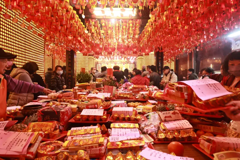 ▲蛇年初六（2月3日）開工日最佳時間為早上9點到下午1點，老闆包的開工紅包不要封口，才不會封住員工的財運。（圖／記者吳翊緁攝）