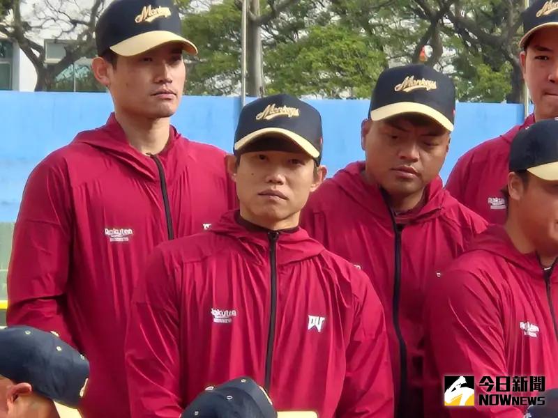 ▲樂天桃猿今（2）日在嘉義縣棒球場舉辦春訓開訓典禮，並公佈公布第一波談薪，目前陳冠宇還沒有達成合約協議，球隊向他提出複數年約持續溝通，希望能讓他安心待在球隊，期待盡快達成共識。（圖／記者黃建霖攝）