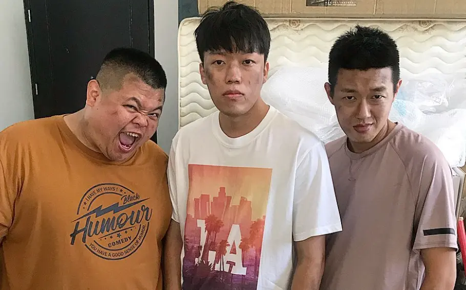 ▲YouTuber團體「狠愛演」由蛇丸（左起）、胡椒、牛排組成，頻道停更4年多時間，如今散夥內幕再度引發討論，牛排說他年後將出來說明，而牛排的老婆妮妮則點名成員胡椒，認為大家應該要去問他才對。（圖／狠愛演IG）