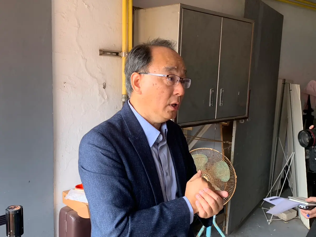 ▲統一獅二軍投手教練「嘟嘟」潘威倫昨（1）日出現在北海道日本火腿鬥士隊春訓開訓儀式，統一獅領隊蘇泰安今日受訪時相當感謝日本火腿隊支援「嘟嘟」赴日「見學進修」。（圖／記者陳柏翰攝）