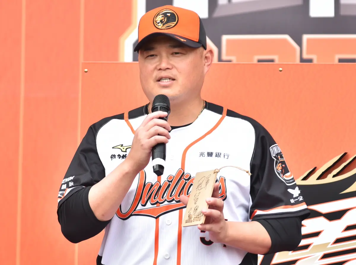 ▲統一獅老將胡金龍今（2）日在春訓開訓典禮上宣布確定本季為個人職棒生涯「最後一舞」，他坦言去年就有引退的想法，「不想到不能打才退，想說急流勇退，如果狀況不好才退，對球隊也是傷害。」（圖／記者陳柏翰攝）