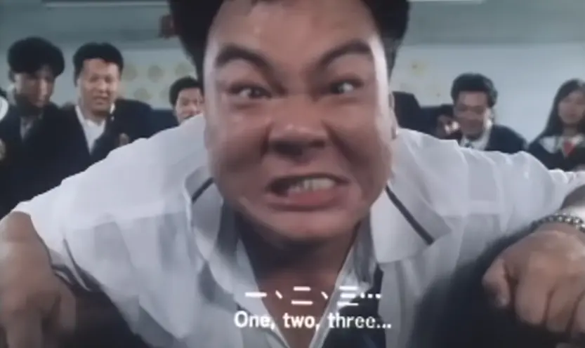 ▲張立威（如圖）在《校園敢死隊》要整林志穎，反而整到自己，這一幕堪稱經典。（圖／緯來電影台YouTube）