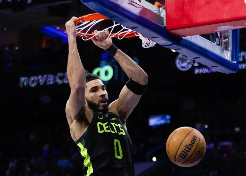 ▲Jayson Tatum第四節狂砍13分，全場貢獻35分，率領塞爾提克完成大逆轉。（圖／美聯社／達志影像）