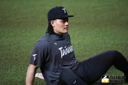 經典賽／對決陳柏毓損失1支球棒！張育成大讚：變速球移動幅度大
