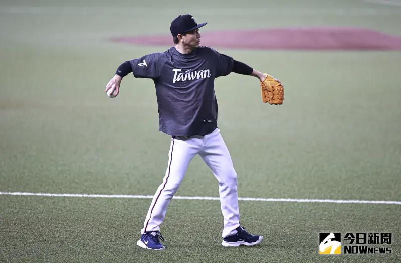 ▲本屆經典賽資格賽的賽制將採用大聯盟規則，包含壘上有無跑者的投球時鐘以及牽制與退投手板的次數，對此中華隊投手教練林岳平表示，限制雖然緊湊，但主要還是取決於投手的投球信心，「只要投手有信心，這些限制就只是加快比賽節奏而已。」（圖／記者葉政勳攝 , 資料照）