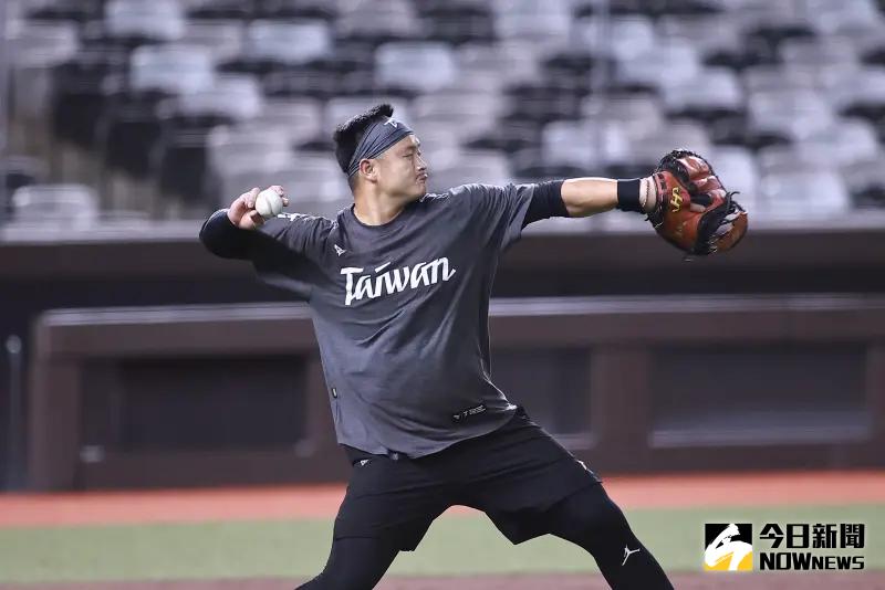 ▲經典賽資格賽中華隊今（7）日持續在臺北大巨蛋備戰，捕手蔣少宏在Live BP對決旅美小將林盛恩，他表示林盛恩球質很重，另外今日也與前隊友呂詠臻搭配，他認為呂詠臻狀況不錯，實戰應該能得心應手。（圖／記者葉政勳攝 , 2025.02.03）