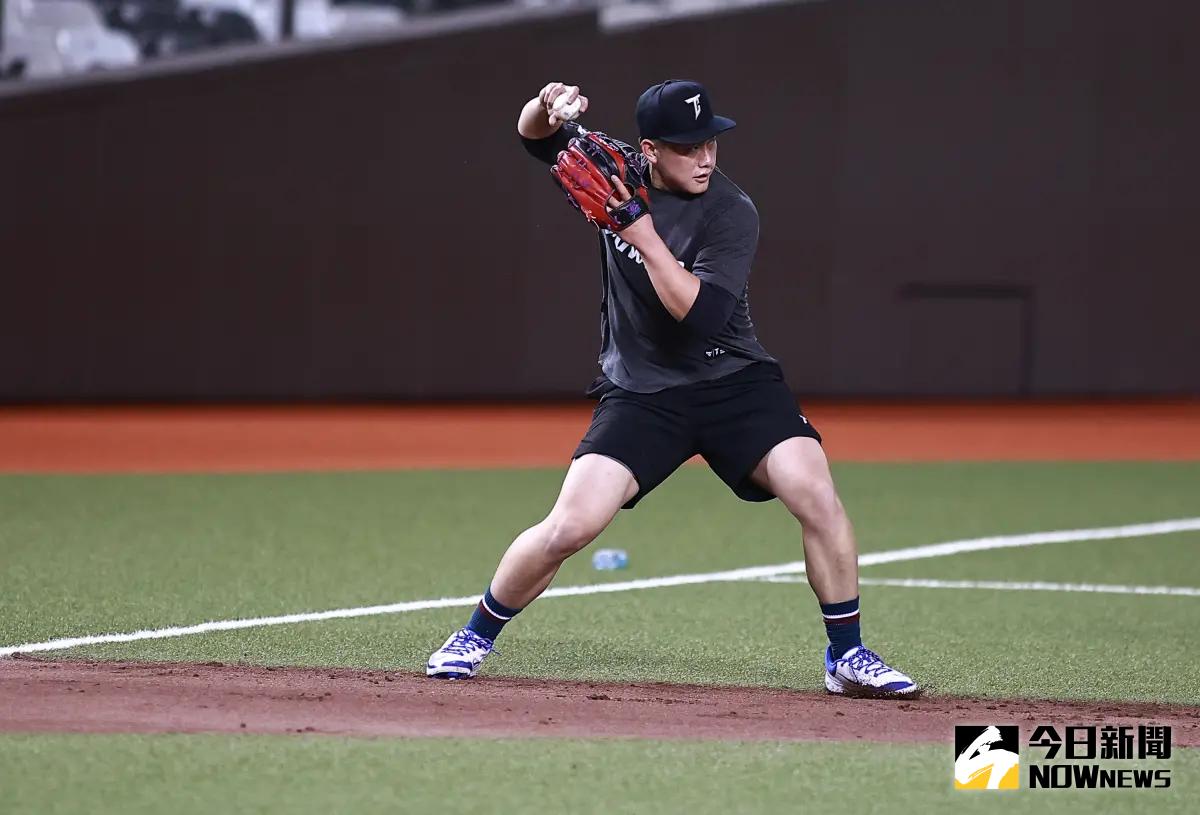 ▲劉基鴻如預期入選經典賽資格賽中華隊28人名單，談到美日棒球觀念差異的「2好球難題」時，透露個人觀點：保持攻擊慾望，心態不會因為球數而改變。（圖／記者葉政勳攝 , 2025.02.03）