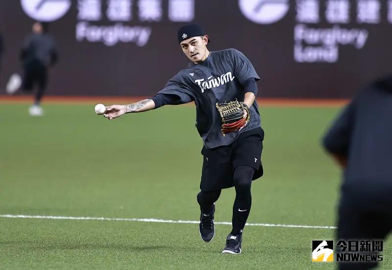 ▲WBC經典賽資格賽中華隊昨（3）日開訓，樂天桃猿林子偉也在36人名單中，與去年球季相比，林子偉身型消瘦不少，他坦言近期刻意減脂，希望讓身體「變輕」，林子偉也說，「12強冠軍對台灣是榮耀，但這已經是過去，新的比賽要面對，忘掉12強冠軍的感覺。」（圖／記者葉政勳攝 , 2025.02.03）