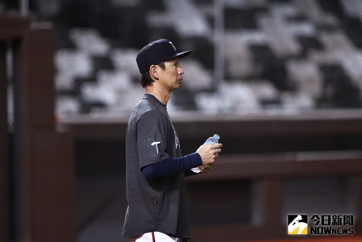 ▲經典賽資格賽中華隊今（7）日持續在臺北大巨蛋備戰，首席兼捕手教練高志綱談到捕手調整狀況，「大家都很積極，看誰最快進入比賽狀態。」另外高志綱也透露林家正的最新進度，「家正等待他的回覆，希望他能順利拿到合約。」（圖／記者葉政勳攝 , 資料照）