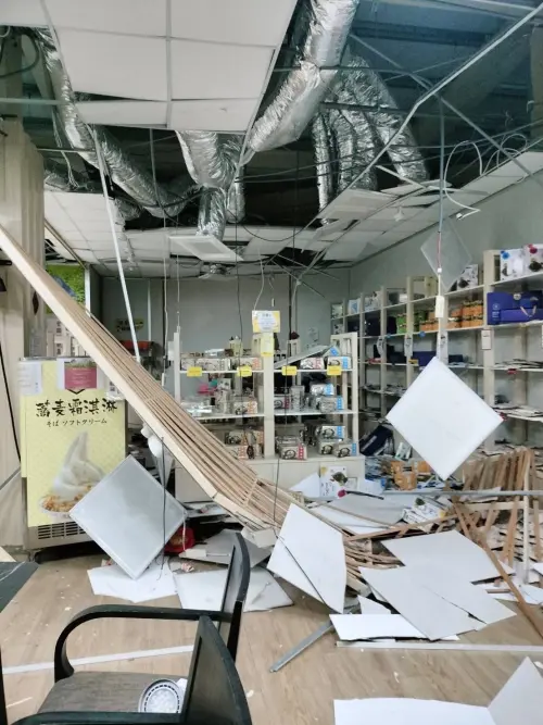 ▲「黃金蕎麥探索館」在1月21日強震中受到嚴重損害，館內屋頂與牆壁坍塌，水塔亦受損，不得不停工修復。(圖／南市府提供)