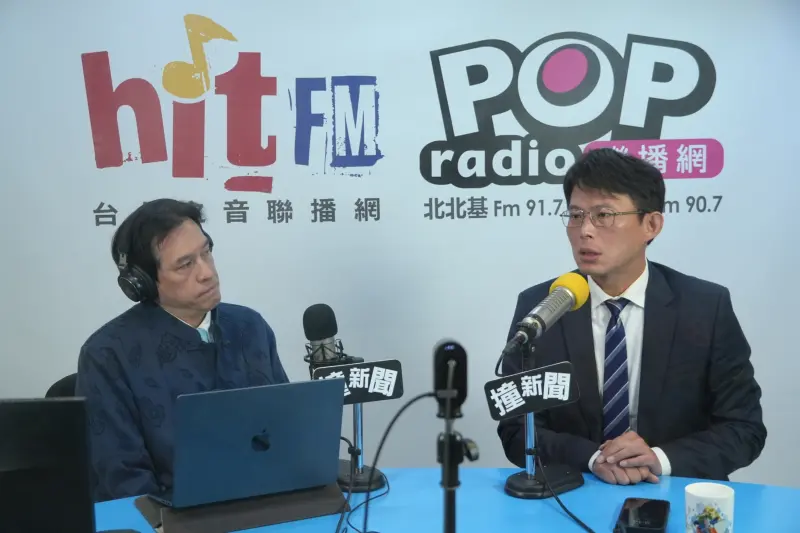 ▲民眾黨代理主席黃國昌（右）表示，還沒排除參選新北市長或其中一都首長的可能性。（圖／POP Radio《POP撞新聞》提供，2025.02.04）