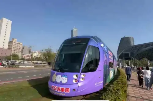 輕軌開過站沒停！竟「倒退嚕」回月台　高捷致歉、開鍘司機員
