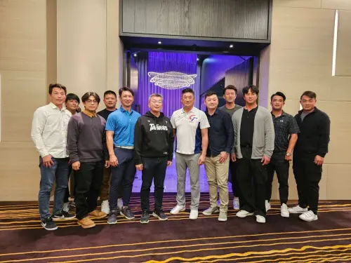 ▲中華棒協理事長辜仲諒昨（3）晚特別宴請蔡其昌會長，以及曾豪駒總教練所率領的12強金牌教練團。（圖／中華職棒大聯盟提供）