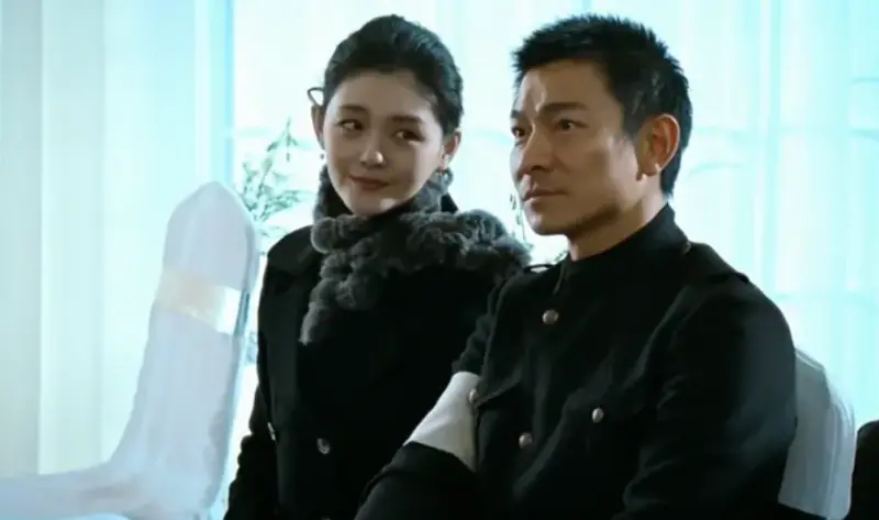 ▲IG上「劉德華假帳號」竟有105萬人追蹤，昨日該帳號還貼電影劇照哀悼大S（左），對此，劉德華（右）官方公司發聲了，澄清該帳號非他們所經營。（圖／未來警察劇照）