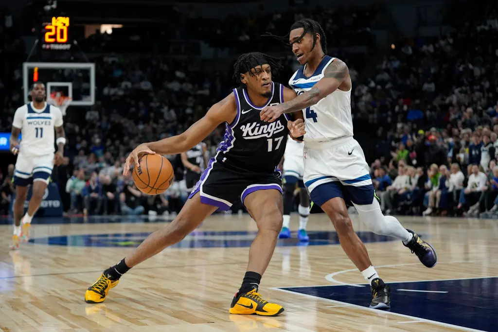 ▲沙加緬度國王完成三方重磅交易後，今日作客明尼蘇達灰狼，Zach LaVine因傷缺席未能迎來首秀。國王最多領先12分，但遭遇灰狼頑強反撲，最終以116：114驚險取勝。（圖／美聯社／達志影像）