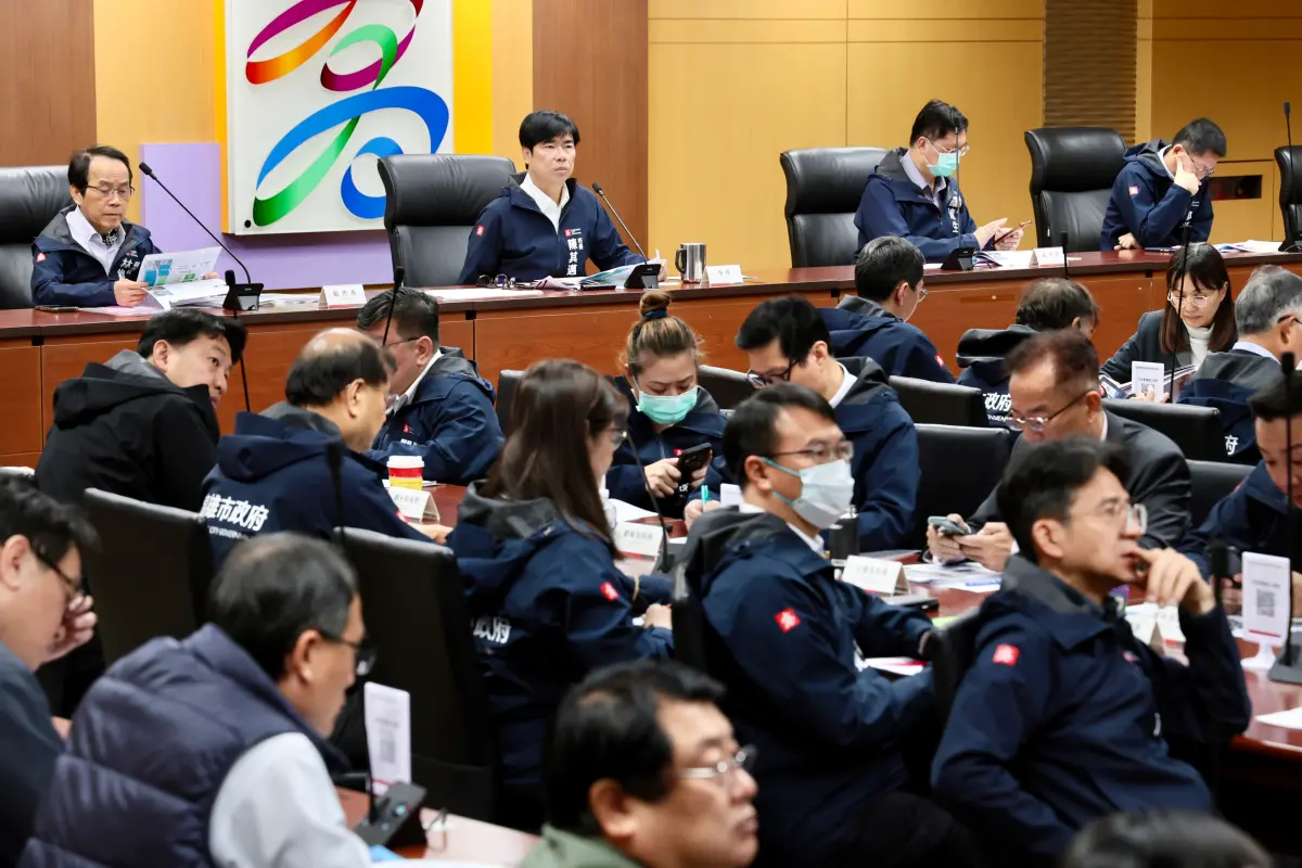 ▲陳其邁主持市政會議時，呼籲民眾如有呼吸道症狀請做好個人衛生防護管理，出現類流感症狀時應盡速就醫，遵守「生病不上課、不上班」。（圖／高市府提供）