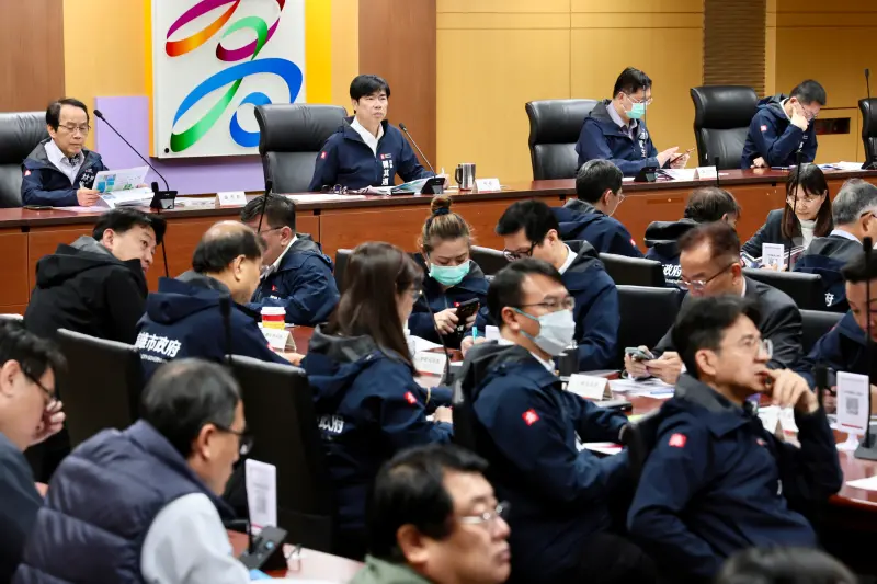 ▲陳其邁主持市政會議時，呼籲民眾如有呼吸道症狀請做好個人衛生防護管理，出現類流感症狀時應盡速就醫，遵守「生病不上課、不上班」。（圖／高市府提供）