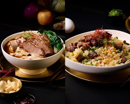 ▲左起：「台塑牛小排經典牛肉麵」580元、「牛小排辣味炒飯」360元。（圖／FB Kitchen提供）