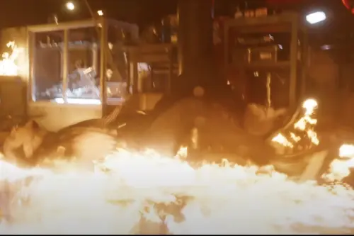 ▲《絕命終結站 血脈》最新預告中出現更詭異的危機，讓粉絲相當期待。（圖／華納兄弟提供）