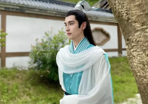 ▲梁祐誠曾演過一些古裝劇，春節時並未返鄉和家人團圓，卻因此在去世時，身旁都無親友。（圖／摘自微博）