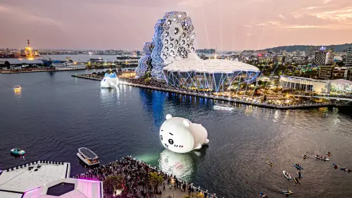 ▲2/9下午吉伊卡哇「出遊討吉利」遊港活動，將行經高雄流行音樂中心高低塔、16號碼頭、高雄旅運中心、棧庫群至棧貳庫，最後回到愛河灣。（圖／高市府觀光局提供）