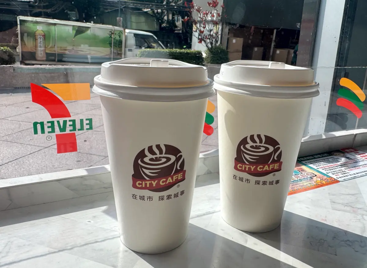 五六日咖啡優惠！7-11美式半價、寄杯買10送10 立冬全家拿鐵6折