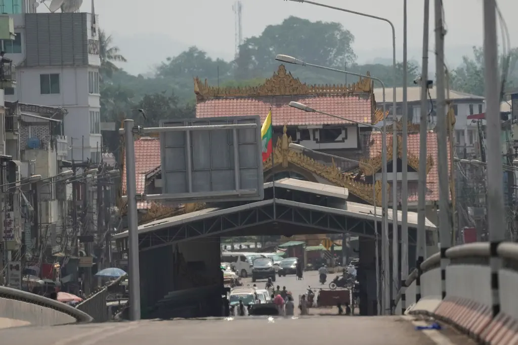 ▲泰國對緬甸妙瓦迪（Myawaddy）等詐騙集團的大本營斷電斷網，讓中資企業出現報復心態。（圖／美聯社／達志影像）