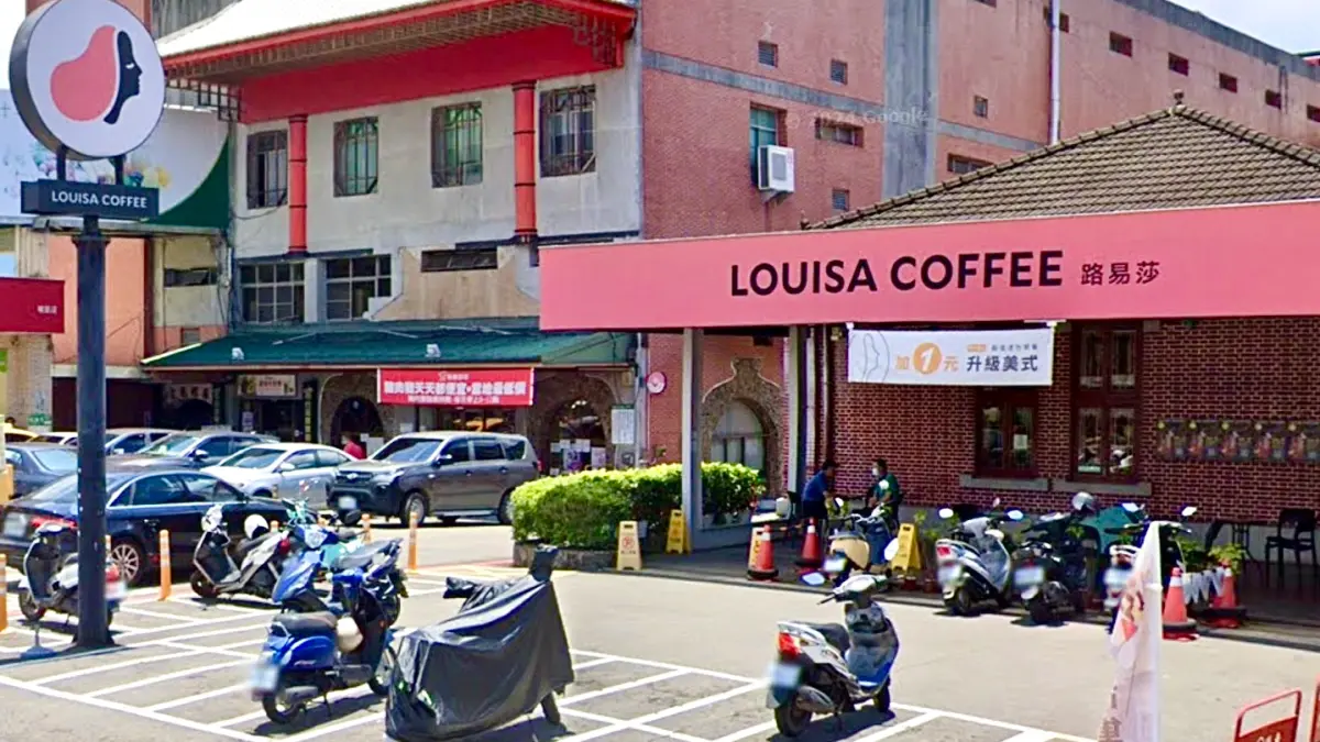 ▲路易莎埔里酒廠門市Facebook粉專公告「謝絕所有黨派的政治活動」，遭青鳥怒火出征、一星血洗Google評論遭，罷團開嗆有10萬連署書進中選會「想想客群消費選擇」。路易莎總部官方44字回應。（圖／翻攝自Google Maps）