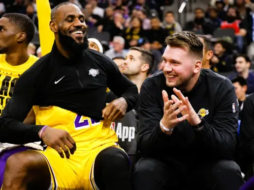 影/Doncic場邊笑看湖人122:97打爆快艇 與偶像LeBron談笑風生