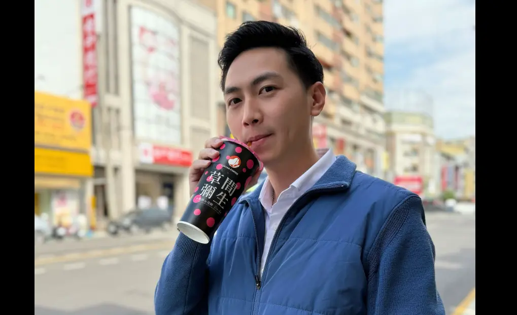 ▲國民黨立委廖偉翔力挺路易沙咖啡。（圖／翻攝廖偉翔臉書）