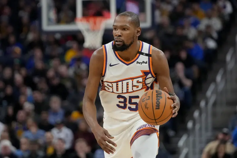 ▲KD交易案箭在弦上，稍早也被發現刪光太陽社群貼文，傳出勇士有意找他回鍋，太陽則提出以Draymond Green作為主要籌碼，搭配年輕球員為主的包裹。（圖／美聯社／達志影像）