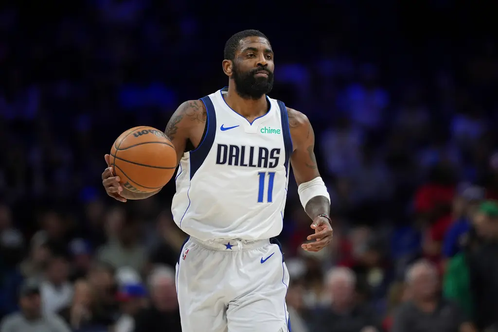 ▲ Irving賽後受訪時首度談論到前隊友Luka Doncic交易案，除感到震驚外，也稱這次事件是NBA歷史上「很詭異的一次交易」。但他隨後提到，NBA一切都是商業考量，自己作為球員無法控制這些異動。（圖／美聯社／達志影像）