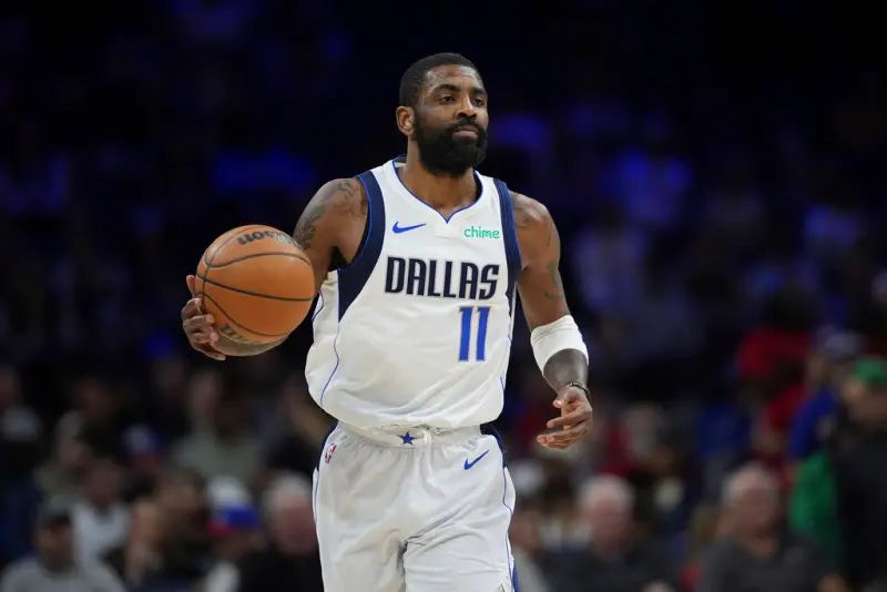 ▲ Irving賽後受訪時首度談論到前隊友Luka Doncic交易案，除感到震驚外，也稱這次事件是NBA歷史上「很詭異的一次交易」。但他隨後提到，NBA一切都是商業考量，自己作為球員無法控制這些異動。（圖／美聯社／達志影像）