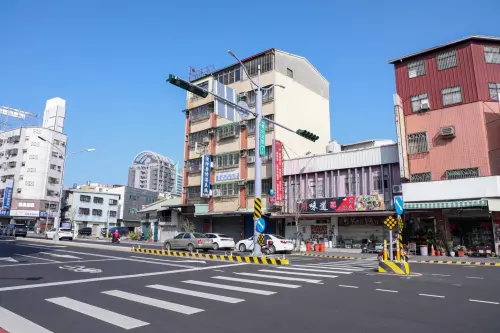 ▲北區進化北路道路改善工程，人行道拓寬至3公尺以上、增設10處庇護島、改善35處無障礙斜坡等等(圖／市政府提供2025.2.5)