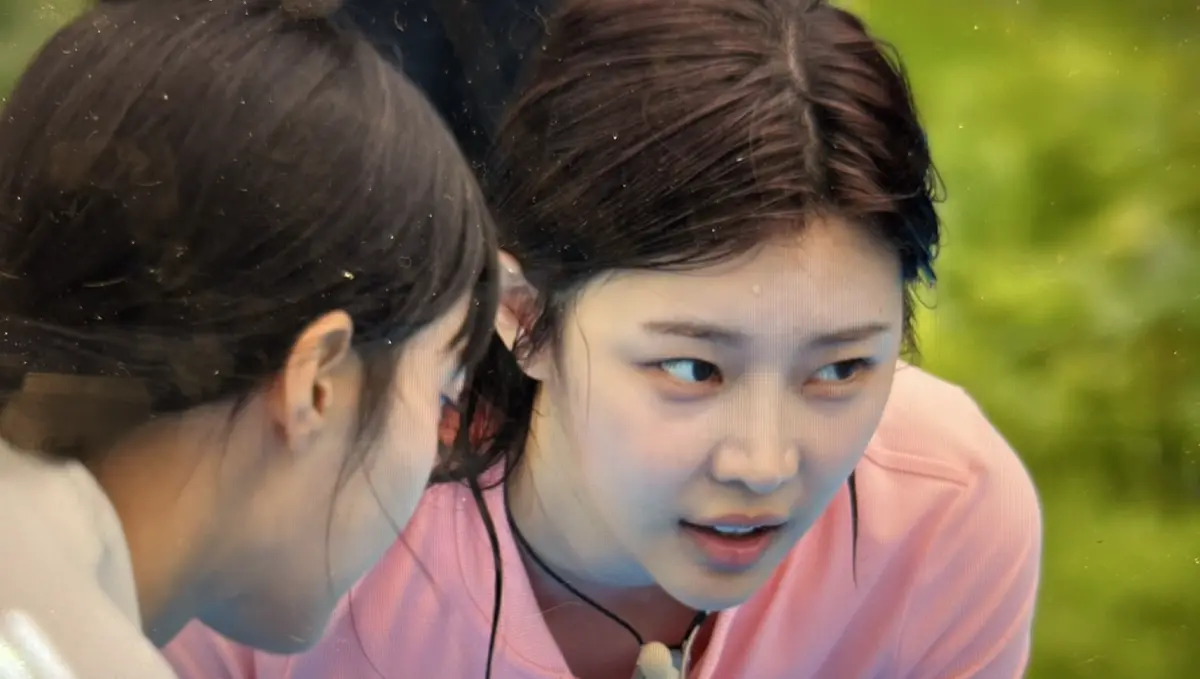 ▲《單身即地獄4》女嘉賓泳池比賽瘋了！出現鎖喉、扯頭髮的招式，3女搶1男的局面相當精彩，圖為人氣女王李時安。（圖／翻攝自Netflix）