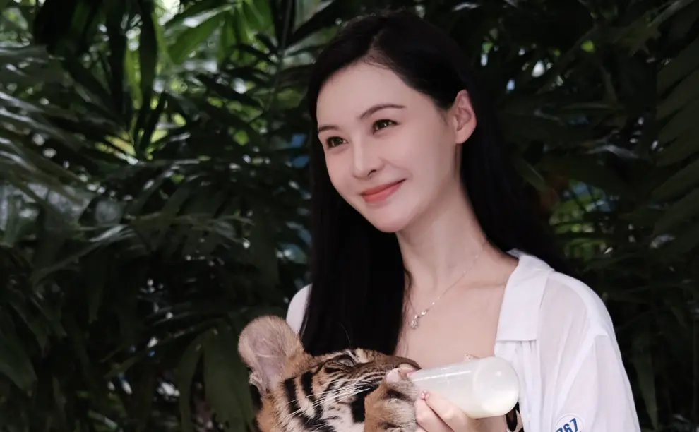 ▲張穎穎（如圖）表示，自己是抱著必死的決心在發文，並回嗆葛斯齊是汪小菲身邊的狗。（圖／翻攝自張穎穎微博）