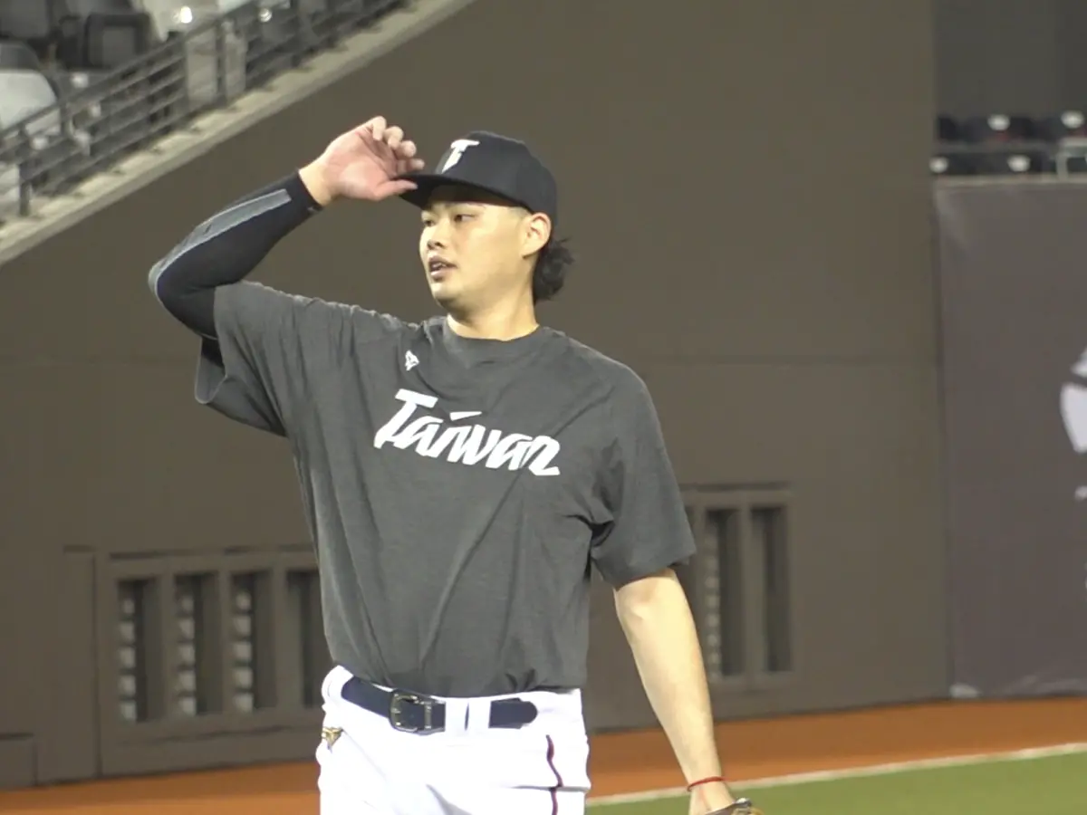 ▲旅美投手陳柏毓今（5）日向WBC資格賽中華隊報到，首次站上臺北大巨蛋進行Live BP，投球狀況相當不錯，還讓大聯盟等級的張育成打成斷棒，陳柏毓表示對張育成不好意思，「丟起來很舒服，可以跟好打者切磋，還蠻不錯的。」（圖／記者吳忠育攝）