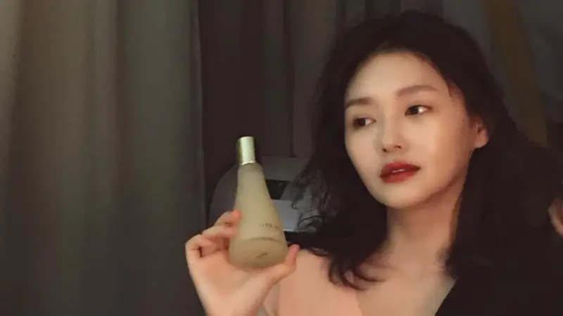 ▲大S因病離世後，網友開始細數大S生前的有趣畫面，其中她曾自曝付費加入飛碟協會當會員，有閱讀外星人刊物的習慣。（圖／大S 徐熙媛臉書）