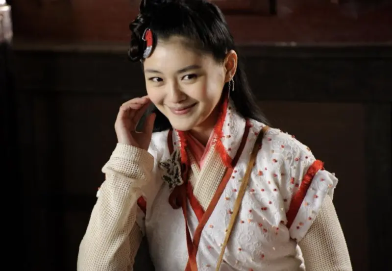 ▲大S在《大內密探靈靈狗》搞笑演出，完全不怕破壞形象。她曾經表示自己拍電影不怕醜、怪、邪，唯獨畏懼裸露，因此雖曾參加李安《色，戒》的試鏡，沒有拿到女主角也不會遺憾，因為那麼大的尺度她也演不來。（圖／摘自MyVideo）