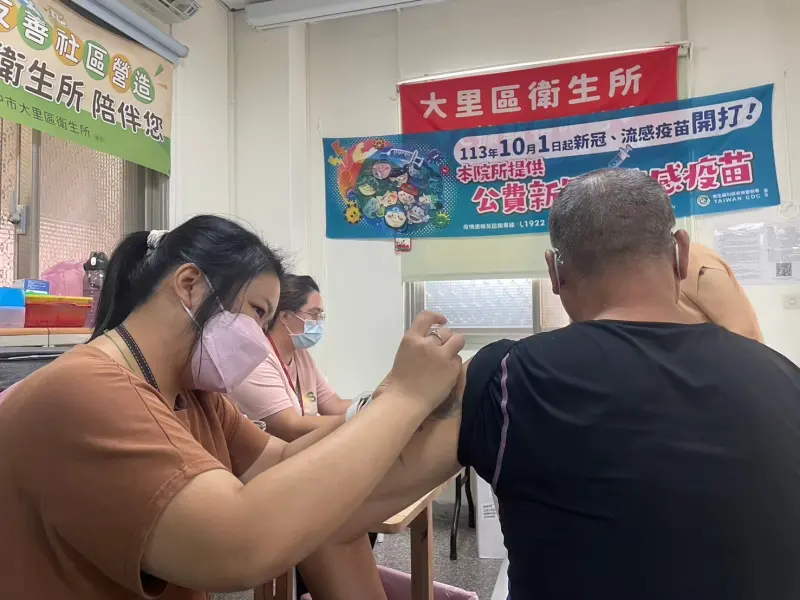 ▲各地湧現施打公費流感疫苗人潮，台中市在今天傍晚5點前只剩約4千劑可運用。（圖／台中市政府提供，2025.02.05）