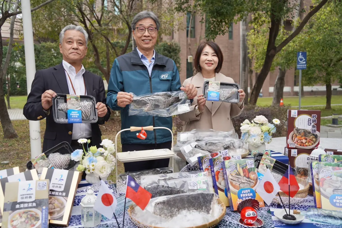 ▲屏東縣長周春米、農業部陳駿季部長、台灣西鐵國際物流野見山健二，共同舉行臺灣龍虎斑外銷日本首櫃記者會。（圖／屏東縣府提供）