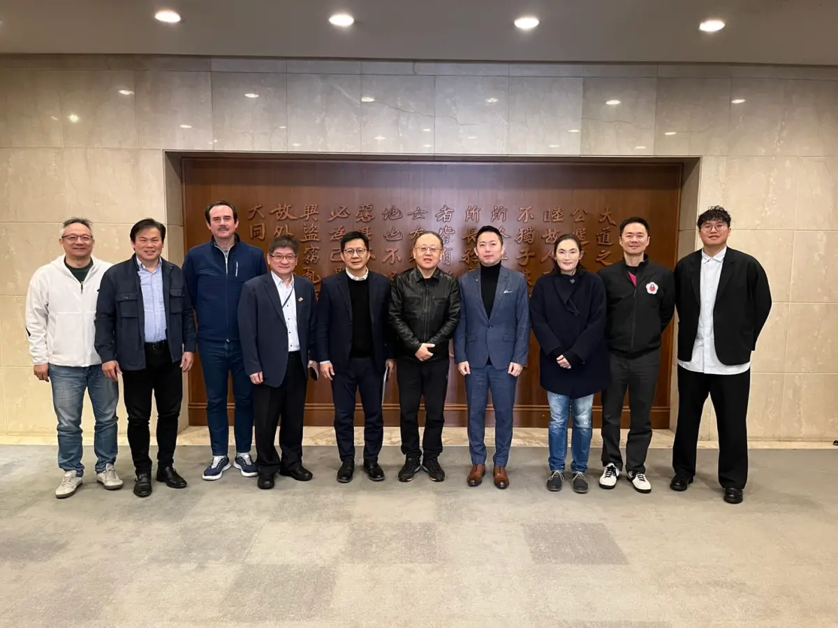 ▲甫成立的中華民國三對三籃球協會(下稱3X3籃協)，今(5)日，由理事長吳同喬，率領副理事長鄭志龍、錢薇娟、周俊三，及秘書長張承中，赴行政院拜會政務委員史哲及教育部政務次長張廖萬堅，就未來如何推動3對3籃球事務進行交流。（中華民國三對三籃球協會(下稱3X3籃協)提供）